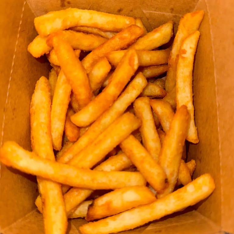 Crave-Worthy Fries: Perfect with Burgers and Wings